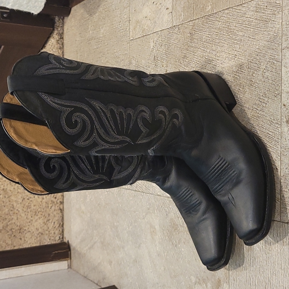 Cowgirl boots size 8.5